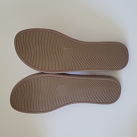 Soda slip on Sandals, Light Brown, flat Sandals, Size 9 - Picture 2 of 6